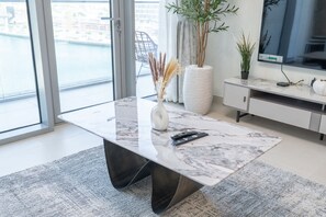 3 عدّة غرف نوم وخدمة الإنترنت