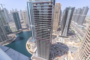 Apartment | 1 bedroom - Comfy 1-bedroom Apartment Perfect for 4 in JLT (Dubai)