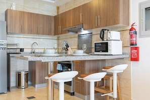 House - Comfy 1-bedroom Apartment Perfect for 4 in JLT (Dubai)