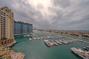 Apartment - Superb 3BR in Palm Jumeirah With Unmatched Views (Dubai)