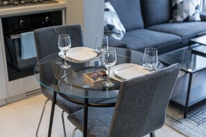 House | 1 bedroom - Stylish 1-bedroom Apartment With Stunning Canal Views at Business Bay (Dubai)
