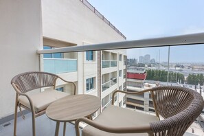 Apartment - Elegant 1-bedroom Apartment in Jumeirah Village Triangle With Balcony Bliss (Dubai)