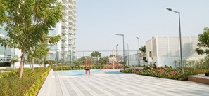 Room - Stylish Studio Apartment in Damac Hills With Skyline Views (Dubai)