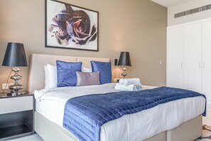 Room - Stylish Studio Apartment in Damac Hills With Skyline Views (Dubai)