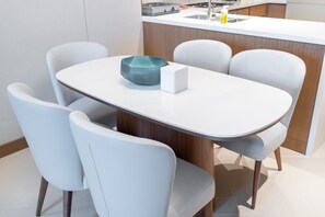 Apartment | 2 bedrooms - Captivating 2BR With Burj Khalifa Views in Downtown (Dubai)