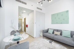 House - Perfect Studio That Sleeps 2 in JVC (Dubai)
