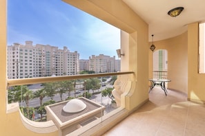 Room - Superb 3BR Apartment Near Beach in Palm Jumeirah (Dubai)