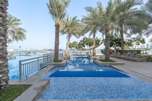 Apartment - Superb 3BR Apartment Near Beach in Palm Jumeirah (Dubai)