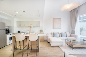 House - Stylish 1BR Urban Living in Dubai Marina (Dubai)