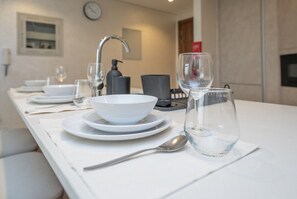1 bedroom - Sophisticated 1 Bedroom Apartment That Sleeps 4 in JVC (Dubai)
