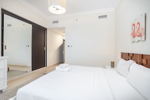 3 bedrooms, Internet - Prestigious 3-bedroom Apartment With Easy Access in Downtown Dubai (Dubai)
