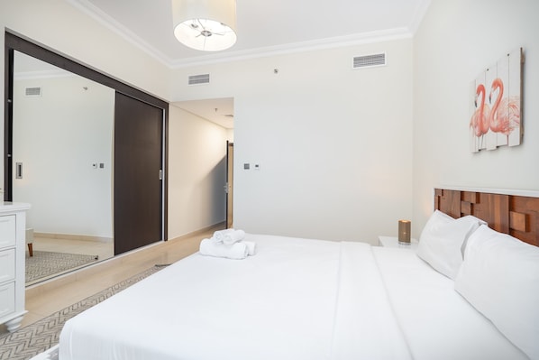 Apartment | 3 bedrooms, Internet - Prestigious 3-bedroom Apartment With Easy Access in Downtown Dubai (Dubai)