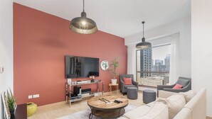 Apartment - Stylish 4-bedroom Apartment With Balcony Views in JBR (Dubai)