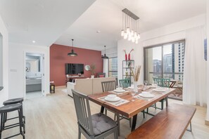 Apartment | 4 bedrooms - Stylish 4-bedroom Apartment With Balcony Views in JBR (Dubai)