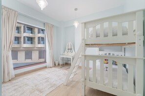 Apartment | 4 bedrooms - Stylish 4-bedroom Apartment With Balcony Views in JBR (Dubai)