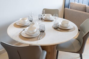 Studio - Stylish Studio Apartment With Impressive Decor and Furniture at Sky Garden (Dubai)