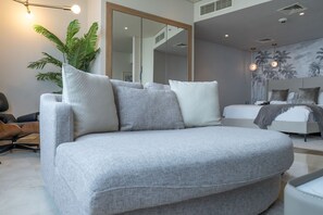 Studio - Stylish Studio Apartment With Impressive Decor and Furniture at Sky Garden (Dubai)