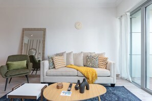 1 bedroom - Relaxing 1-bedroom With Stunning View of a City Skyline in Downtown (Dubai)
