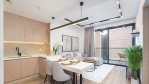 House - Stylish Minimalist 2-bedroom in Jumeirah Village Circle (Dubai)