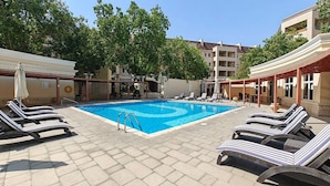 Apartment - Gorgeous 2-bedroom Apartment in Norton Court Motor City (Dubai)
