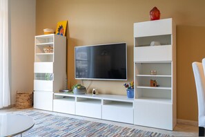 Apartment | 2 bedrooms - Gorgeous 2-bedroom Apartment in Norton Court Motor City (Dubai)