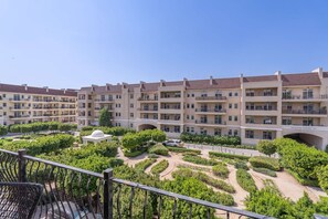 2 bedrooms - Gorgeous 2-bedroom Apartment in Norton Court Motor City (Dubai)