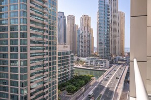 Apartment - Cozy 1-bedroom Apartment at West Avenue Tower Near Marina Beach (Dubai)