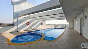 Room - Charming Sun-filled 1-bedroom in Red Residence Dubai Sports City (Dubai)