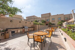 Apartment - Spacious Studio at Imperial Residence in JVT That Sleeps 4 (Dubai)