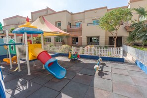 Apartment - Spacious Studio at Imperial Residence in JVT That Sleeps 4 (Dubai)