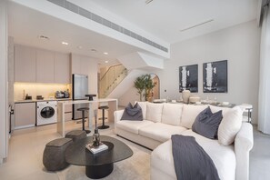 House | 4 bedrooms - Classy 4-bedroom Villa With Spacious Balcony in Nad Al Sheba (Dubai)