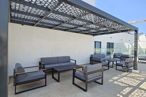 Studio - Indulge in Peace in This Studio That Sleeps 2 in JVC (Dubai)