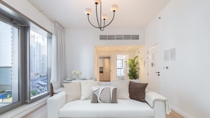 Apartment | 1 bedroom - Bright and Airy 1-bedroom Apartment Perfect for 4 in Dubai Marina (Dubai)