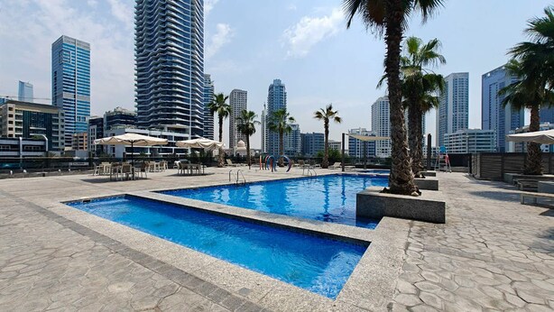 Apartment | 1 bedroom - Bright and Airy 1-bedroom Apartment Perfect for 4 in Dubai Marina (Dubai)