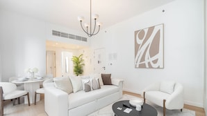 Apartment | 1 bedroom - Bright and Airy 1-bedroom Apartment Perfect for 4 in Dubai Marina (Dubai)