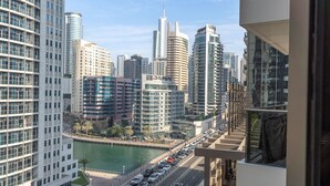 Apartment | 1 bedroom - Bright and Airy 1-bedroom Apartment Perfect for 4 in Dubai Marina (Dubai)
