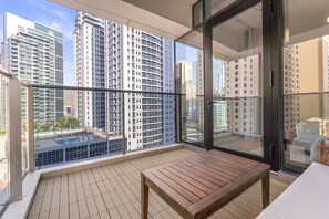 Apartment | 1 bedroom - Bright and Airy 1-bedroom Apartment Perfect for 4 in Dubai Marina (Dubai)