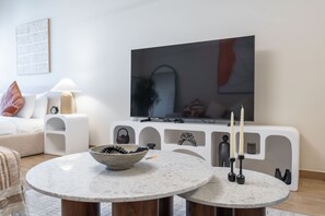 Studio - Chic Modern Studio Apartment for 2 in JVC (Dubai)