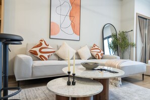 Studio - Chic Modern Studio Apartment for 2 in JVC (Dubai)