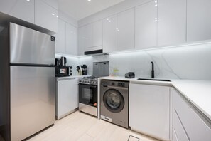 1 bedroom - 1 Bedroom in Binghatti Heights Perfect for Getaway (Dubai)