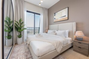 Room - 1 Bedroom in Binghatti Heights Perfect for Getaway (Dubai)