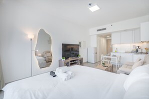 Studio | Internet - Phenomenal Studio in Luma 21 (Dubai)