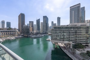 Room - Chic Marina-view Studio in Bay Central Marina (Dubai)