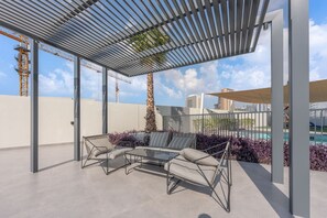 House - Sleek Studio in Jumeirah Village Triangle (Dubai)