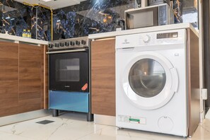 Room - Magnificent and Elegant Studio in Al Barsha South (Dubai)