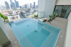 2 bedrooms - Tranquil 2 Bedroom in Binghatti Onyx With a Private Pool and City View (Dubai)