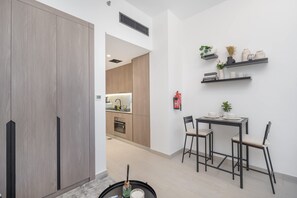 Studio - Charismatic Studio in Laya Heights Perfect for 2 (Dubai)