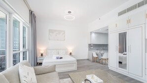 House - Stylish Studio Apartment in Tecom s Prime Location (Dubai)