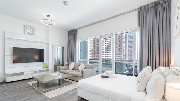 House - Stylish Studio Apartment in Tecom s Prime Location (Dubai)