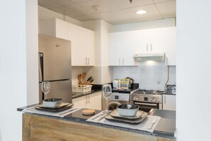 2 عدّة غرف نوم وخدمة الإنترنت